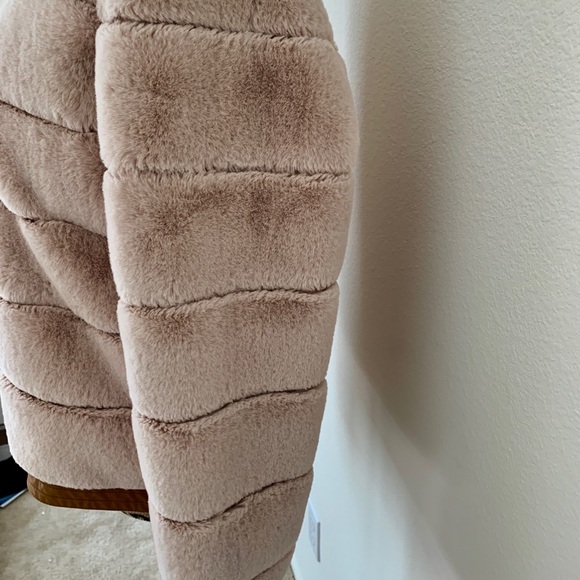 Beautiful!  Faux Fur Jacket! Dress it up or down! - Picture 3 of 7